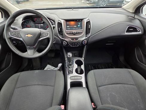 Used 2017 Chevrolet Cruze LT w/ Convenience Package image 19