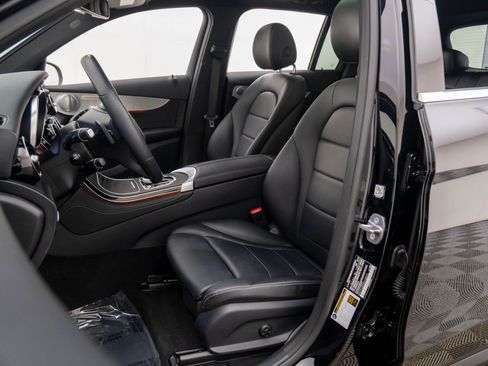Used 2019 Mercedes-Benz GLC 300 4MATIC image 16
