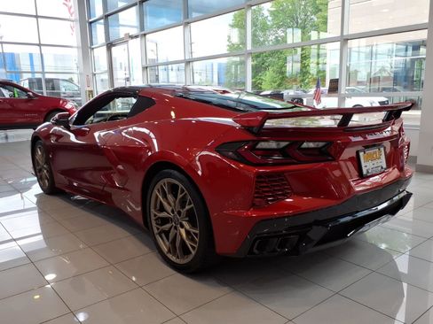 Used 2025 Chevrolet Corvette Stingray Premium Cpe w/ Z51 Performance Package RWD image 4