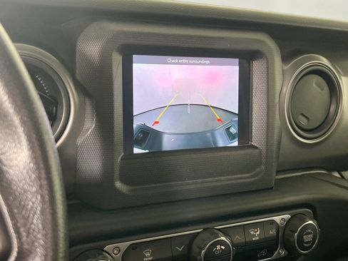 Used 2023 Jeep Gladiator Sport image 13