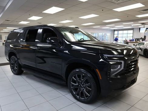 New 2026 Chevrolet Suburban RST w/ Comfort Package AWD/4WD image 7