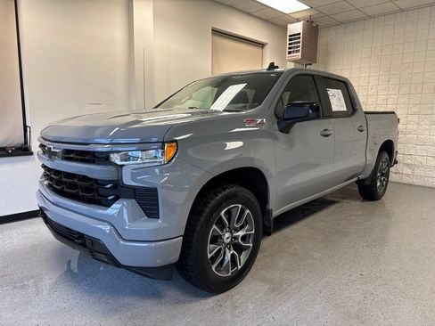 Used 2024 Chevrolet Silverado 1500 RST w/ Z71 Off-Road Package AWD/4WD image 2