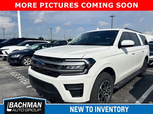 Used 2024 Ford Expedition Max XLT AWD/4WD image 3