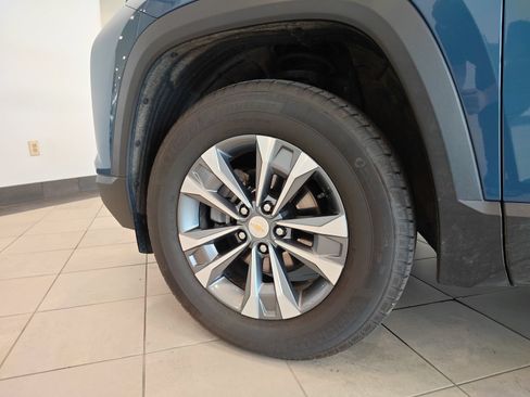 Used 2026 Chevrolet Equinox LT AWD/4WD image 9