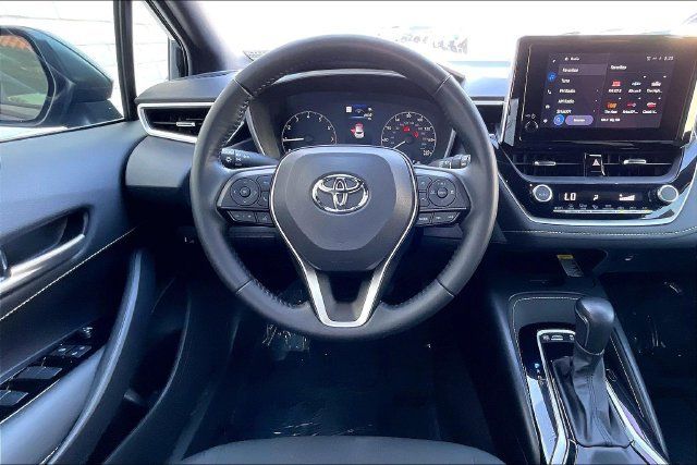 Used 2025 Toyota Corolla SE w/ SE Package FWD image 4