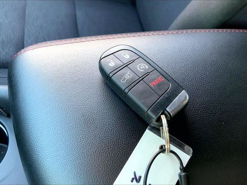 Used 2025 Dodge Durango GT AWD/4WD image 12