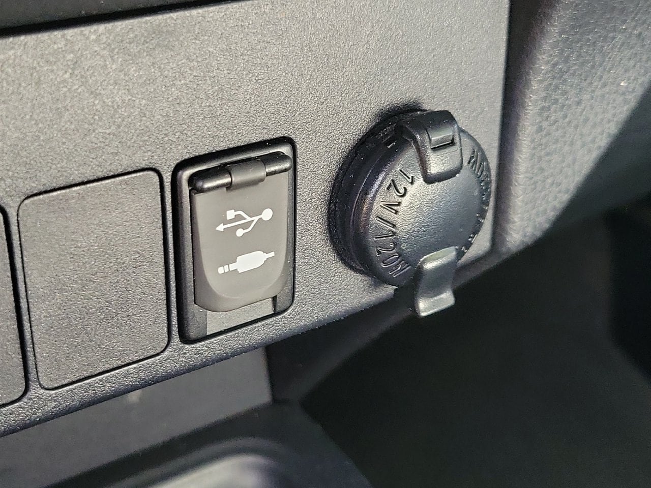 Used 2014 Toyota RAV4 Limited FWD image 28