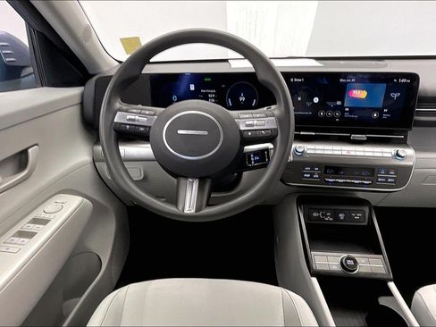 Used 2024 Hyundai Kona SE FWD image 4