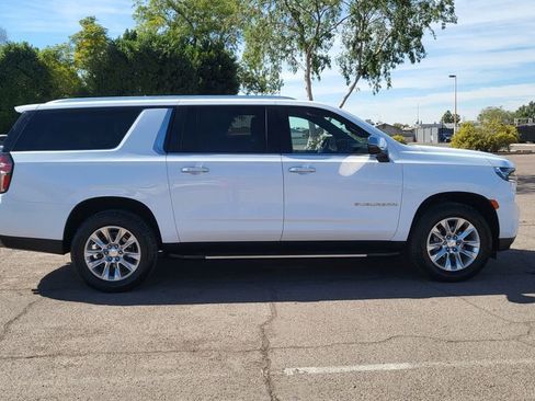 Used 2023 Chevrolet Suburban Premier image 10