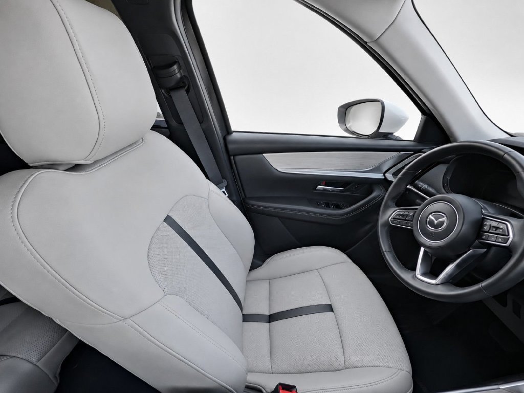 Used 2024 MAZDA CX-90 Plug-In Hybrid w/ Preferred AWD/4WD image 19