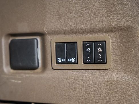 Used 2021 GMC Yukon XL Denali w/ Denali Premium Package image 11