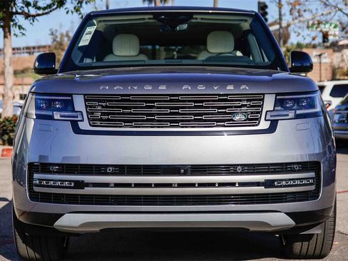 New 2026 Land Rover Range Rover SE image 2