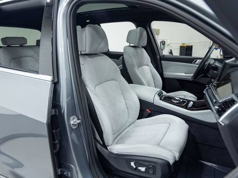 Used 2025 BMW X5 sDrive40i w/ Climate Comfort Package RWD image 25