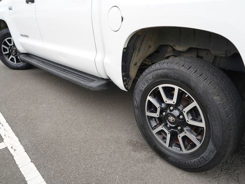 Used 2017 Toyota Tundra SR5 image 4