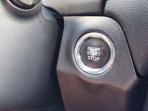 Used 2025 Toyota RAV4 XLE FWD image 15