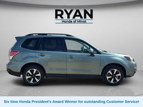 Used 2017 Subaru Forester 2.5i Premium w/ All-Weather Package AWD/4WD image 3