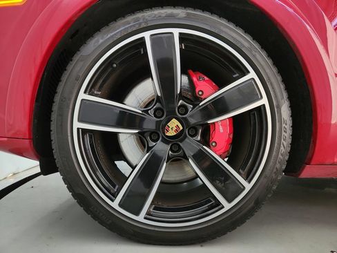 Used 2023 Porsche Cayenne GTS AWD/4WD image 36