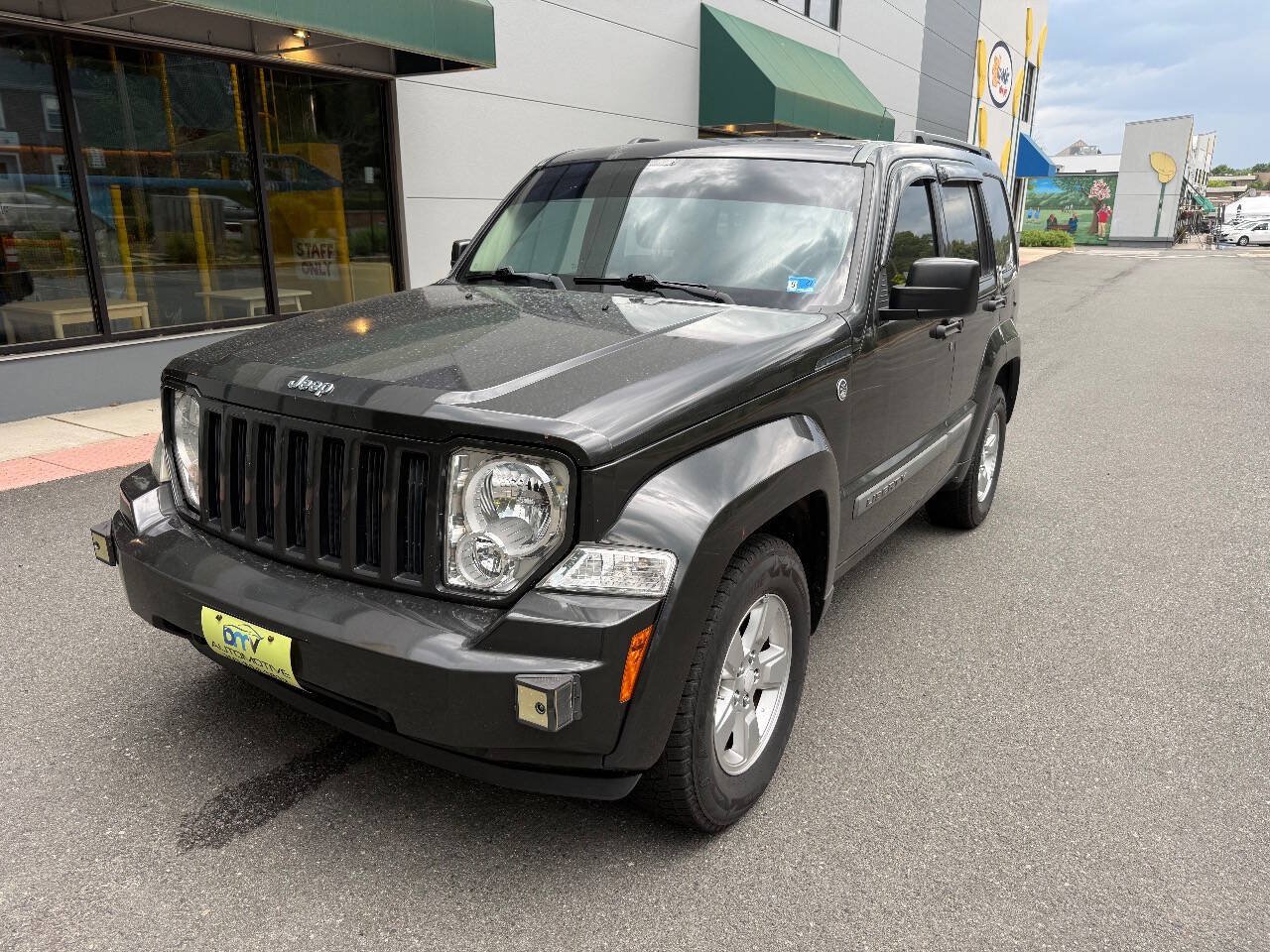 Used 2011 Jeep Liberty Sport w/ Popular Equipment Group AWD/4WD image 2