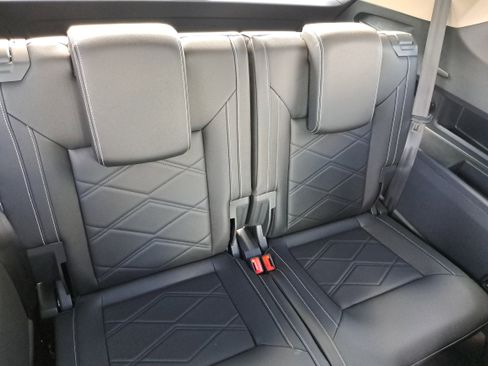 New 2026 Volkswagen Atlas SE FWD image 12