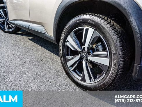 Used 2024 Nissan Rogue SL AWD/4WD image 16