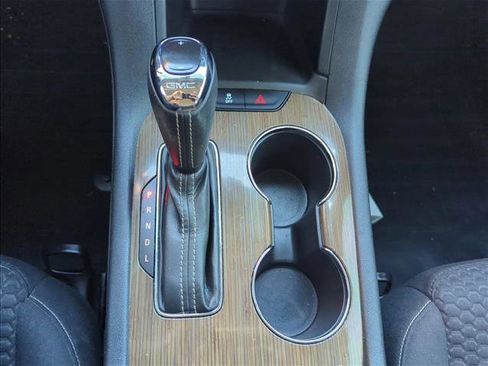 Used 2018 GMC Acadia SLE image 12