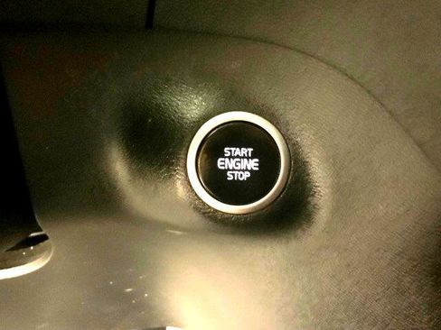 Used 2020 Volvo XC40 T5 R-Design image 18