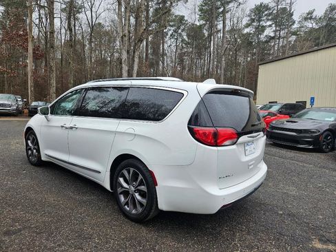 Used 2017 Chrysler Pacifica Limited image 6