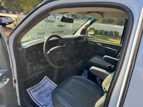 Used 2015 Chevrolet Express 2500 Extended image 10