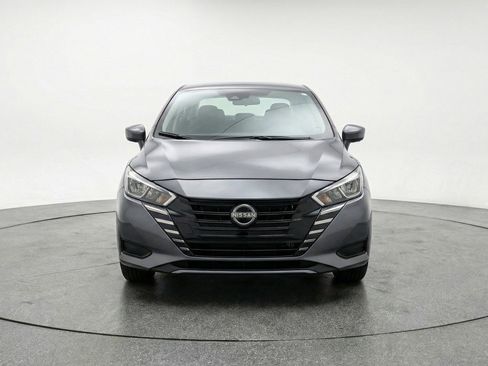 Used 2025 Nissan Versa SV image 2