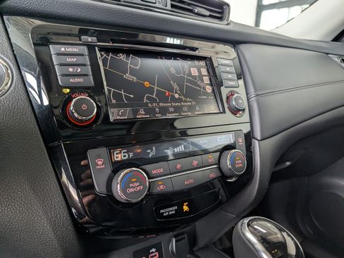 Used 2018 Nissan Rogue SL w/ Premium Package AWD/4WD image 22