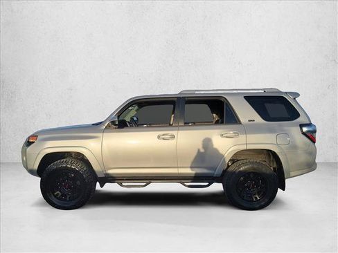 Used 2018 Toyota 4Runner SR5 image 8