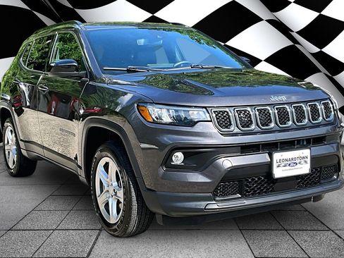Used 2023 Jeep Compass Latitude AWD/4WD image 11