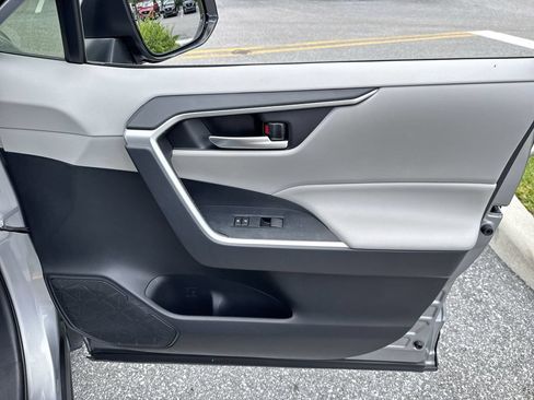 Used 2019 Toyota RAV4 XLE FWD image 43