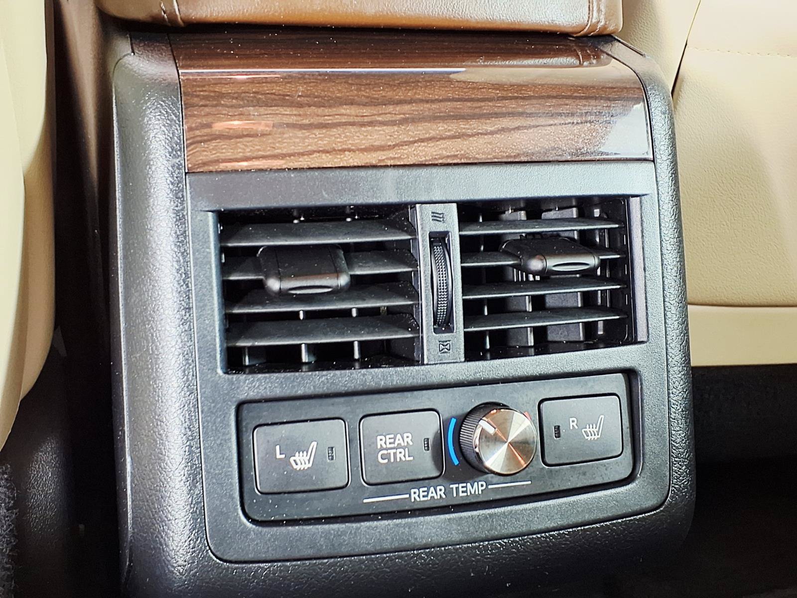Used 2013 Toyota Avalon Limited FWD image 12