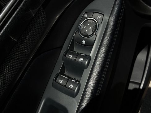 Used 2018 Ford Explorer XLT w/ Equipment Group 202A FWD image 12