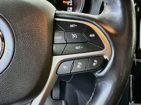 Used 2021 Jeep Grand Cherokee Overland AWD/4WD image 27