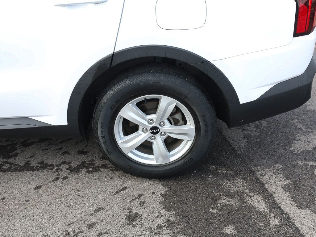 Used 2023 Kia Sorento LX FWD image 4