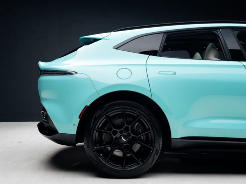 Used 2023 Aston Martin DBX AWD/4WD image 20