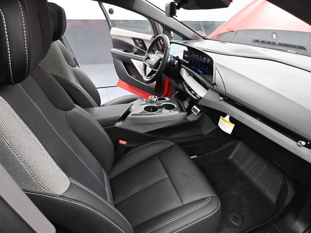 Used 2026 Cadillac Optiq Sport 1 w/ LPO, Floor Liner Package AWD/4WD image 42