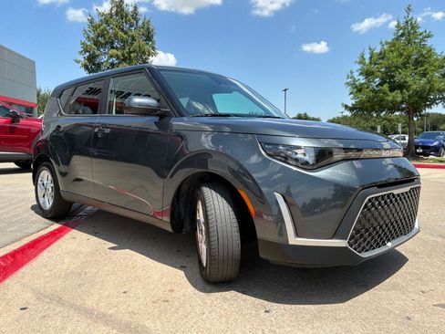 Used 2025 Kia Soul LX w/ LX Technology Package FWD image 4