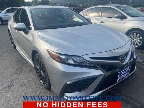 Used 2022 Toyota Camry XSE FWD image 5