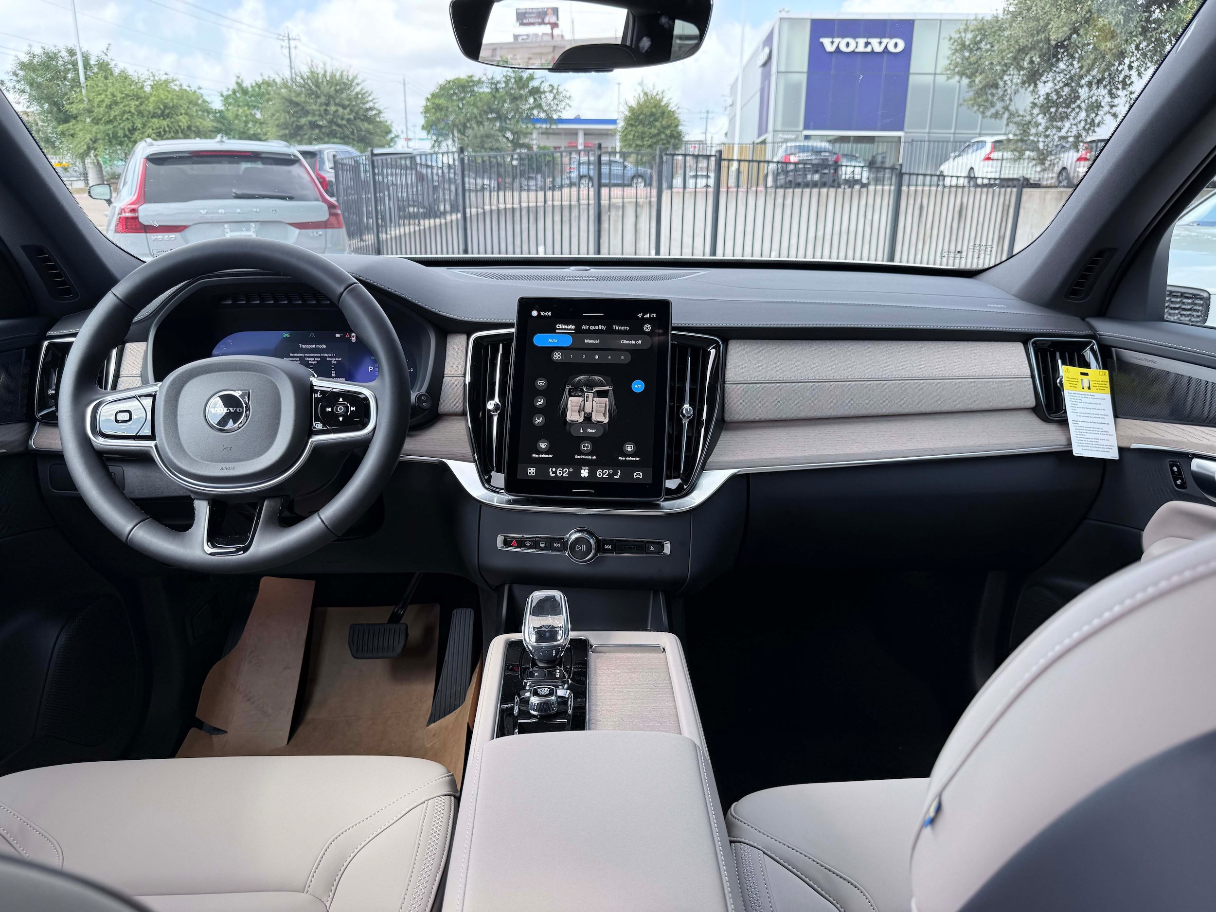 New 2026 Volvo XC90 T8 Plus w/ Protection Package Premier AWD/4WD image 18