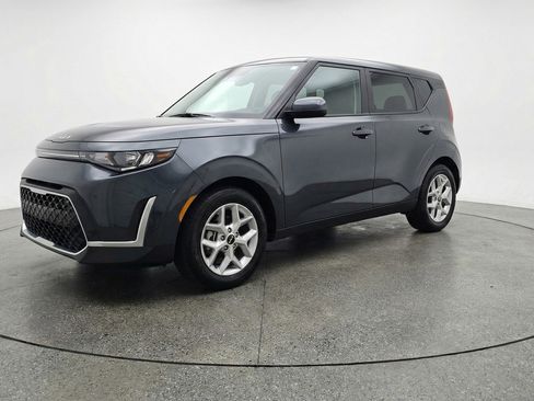 Used 2025 Kia Soul LX w/ LX Technology Package image 3