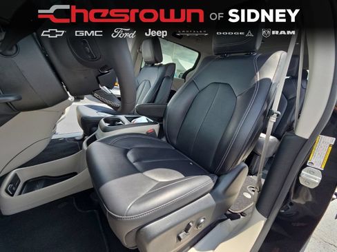 Used 2024 Chrysler Pacifica Touring-L w/ Uconnect Theater Family Group AWD/4WD image 30
