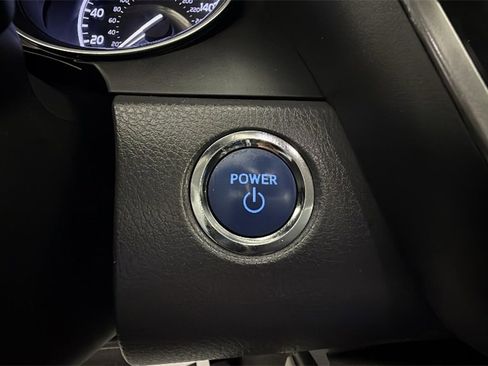 Used 2019 Toyota Camry XLE image 21