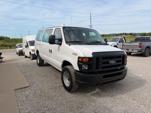 Used 2012 Ford E-350 and Econoline 350 Super Duty w/ Insulation Pkg RWD image 4