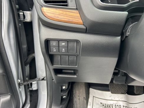Used 2018 Honda CR-V Touring image 7