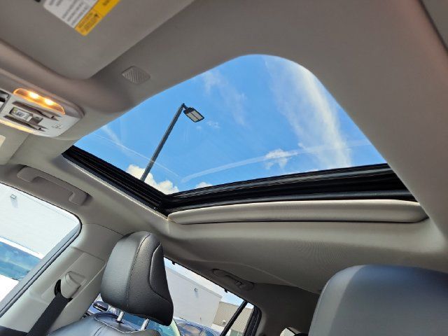 Used 2022 Toyota Highlander XLE AWD/4WD image 8