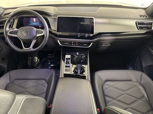 Used 2024 Volkswagen Atlas Cross Sport SE FWD image 14