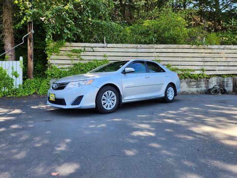 Used 2012 Toyota Camry LE FWD image 14